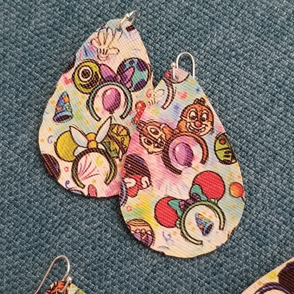 Printed faux leather earrings!!! - Picture 2 of 7